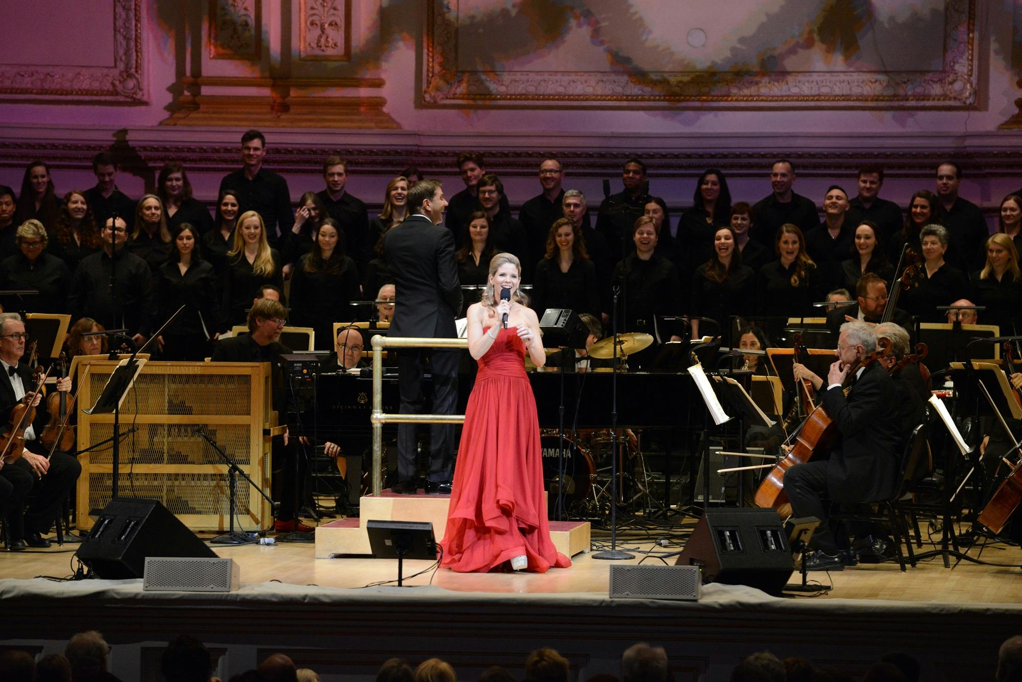 Kelli O’Hara singing a holiday concert with The New York Pops at Carnegie Hall in 2014. © Pete Checchia