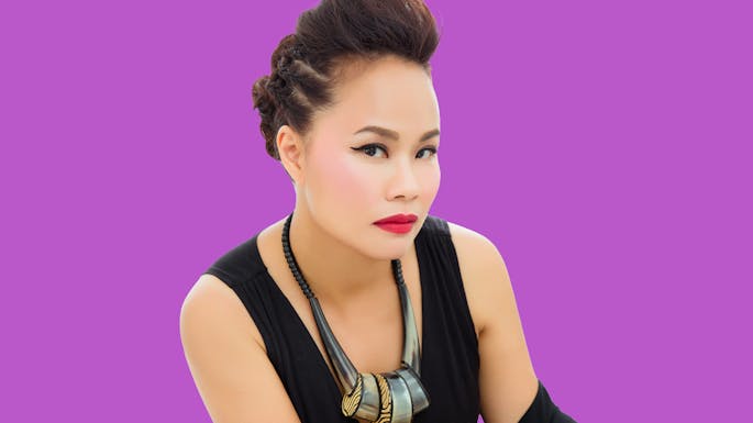 Vân Ánh against a purple background