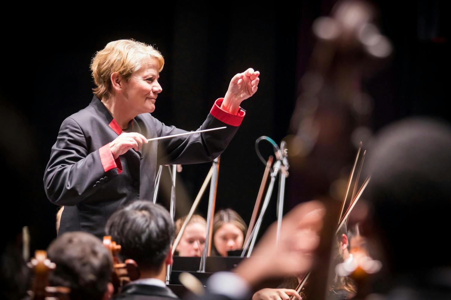 Marin Alsop conducting young violinists