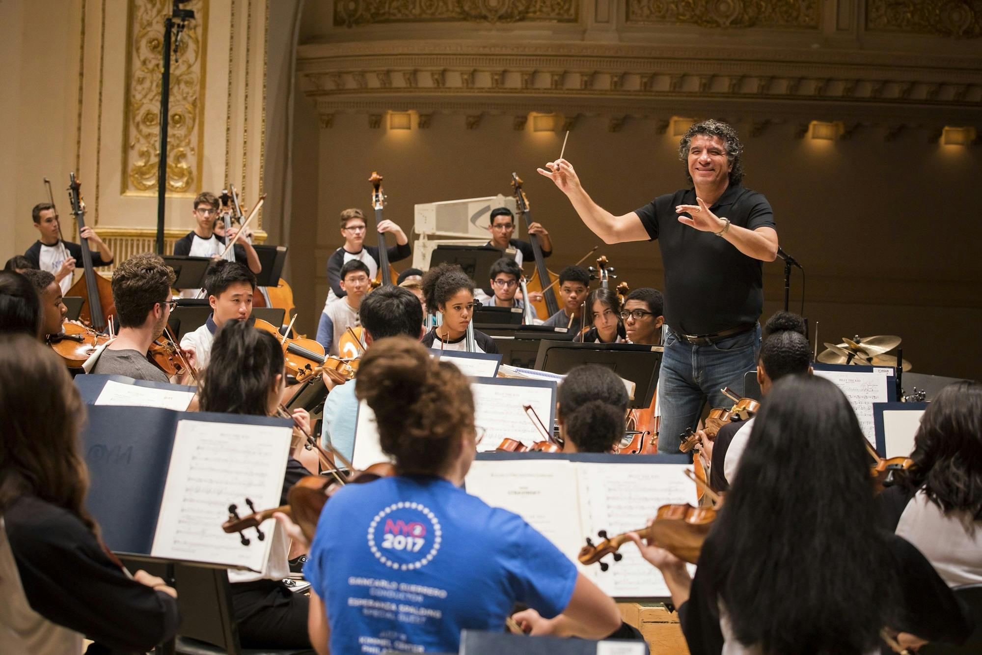 Giancarlo Guerrero conducts NYO2 musicians on stage