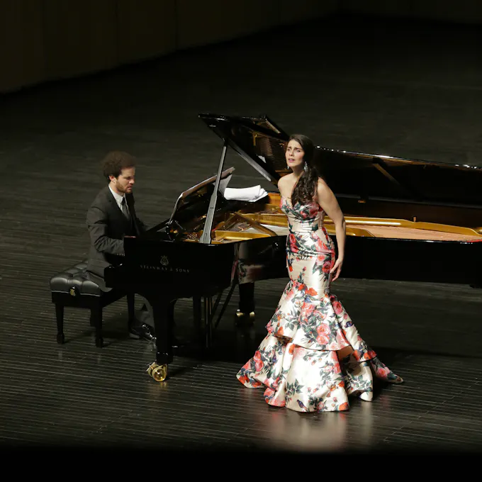 Laetitia Grimaldi / Ammiel Bushakevitz