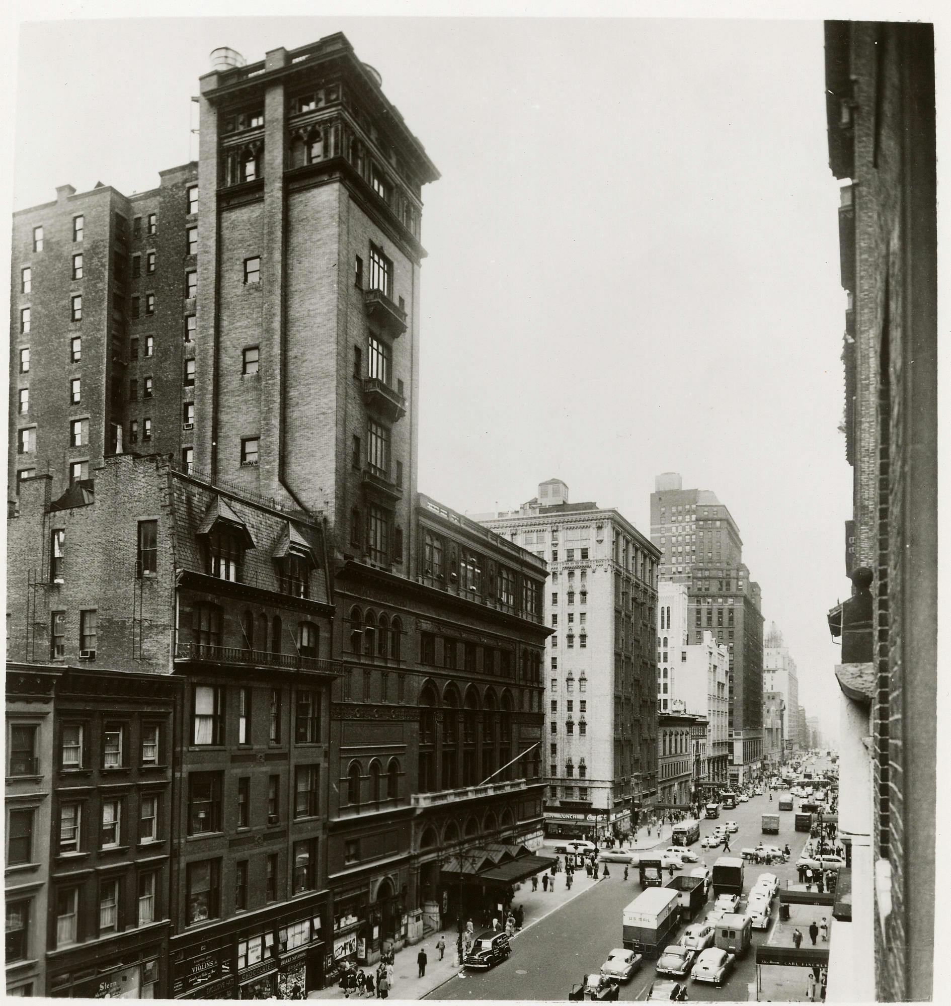 Black-and-white photo of Carnegie Hall's exterior in the mid-1950s