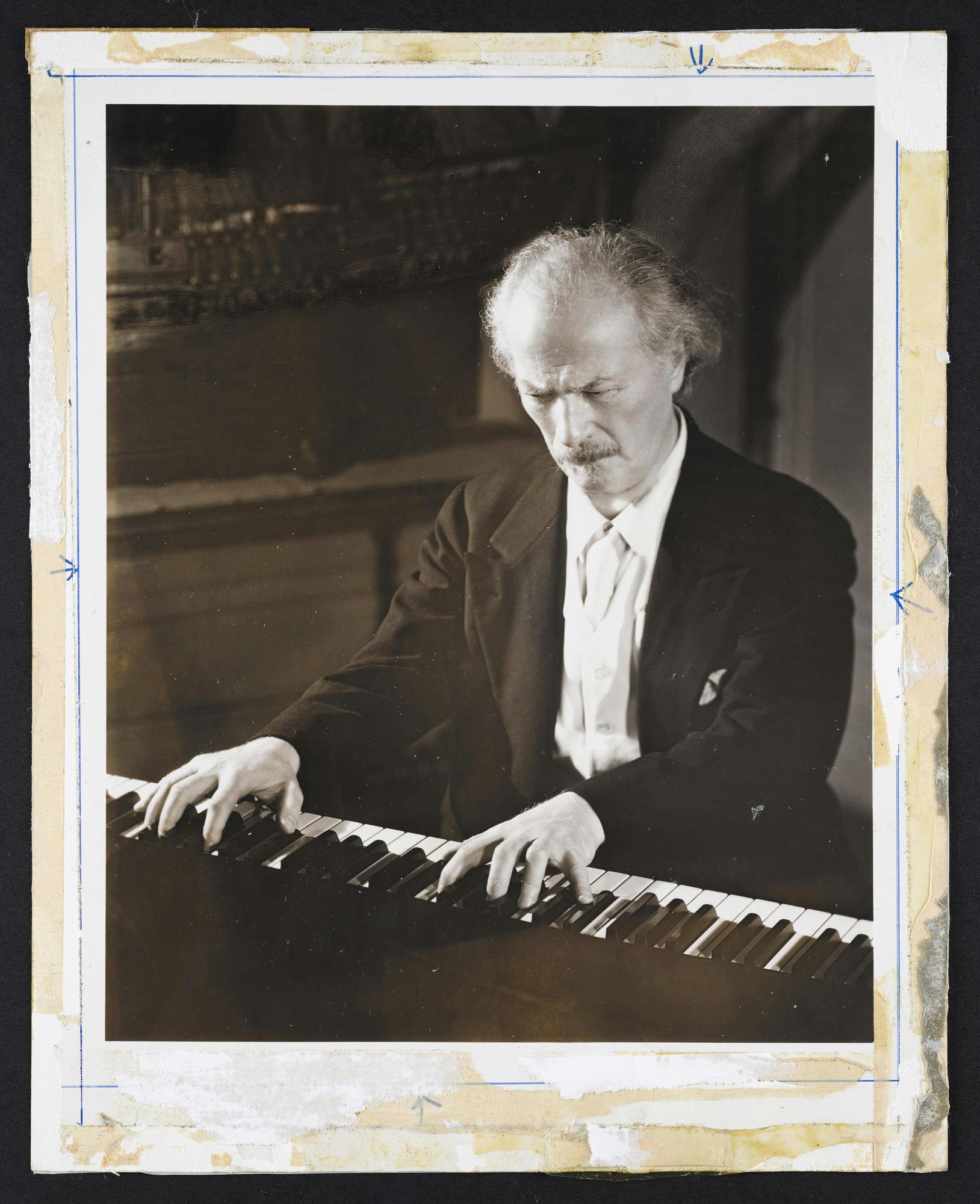 Photo of Ignacy Jan Paderewski at the piano