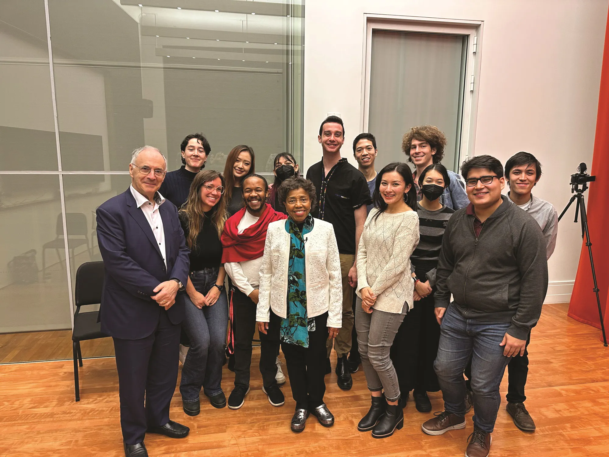 Tania León, Clive Gillinson, and members of Ensemble Connect smiling