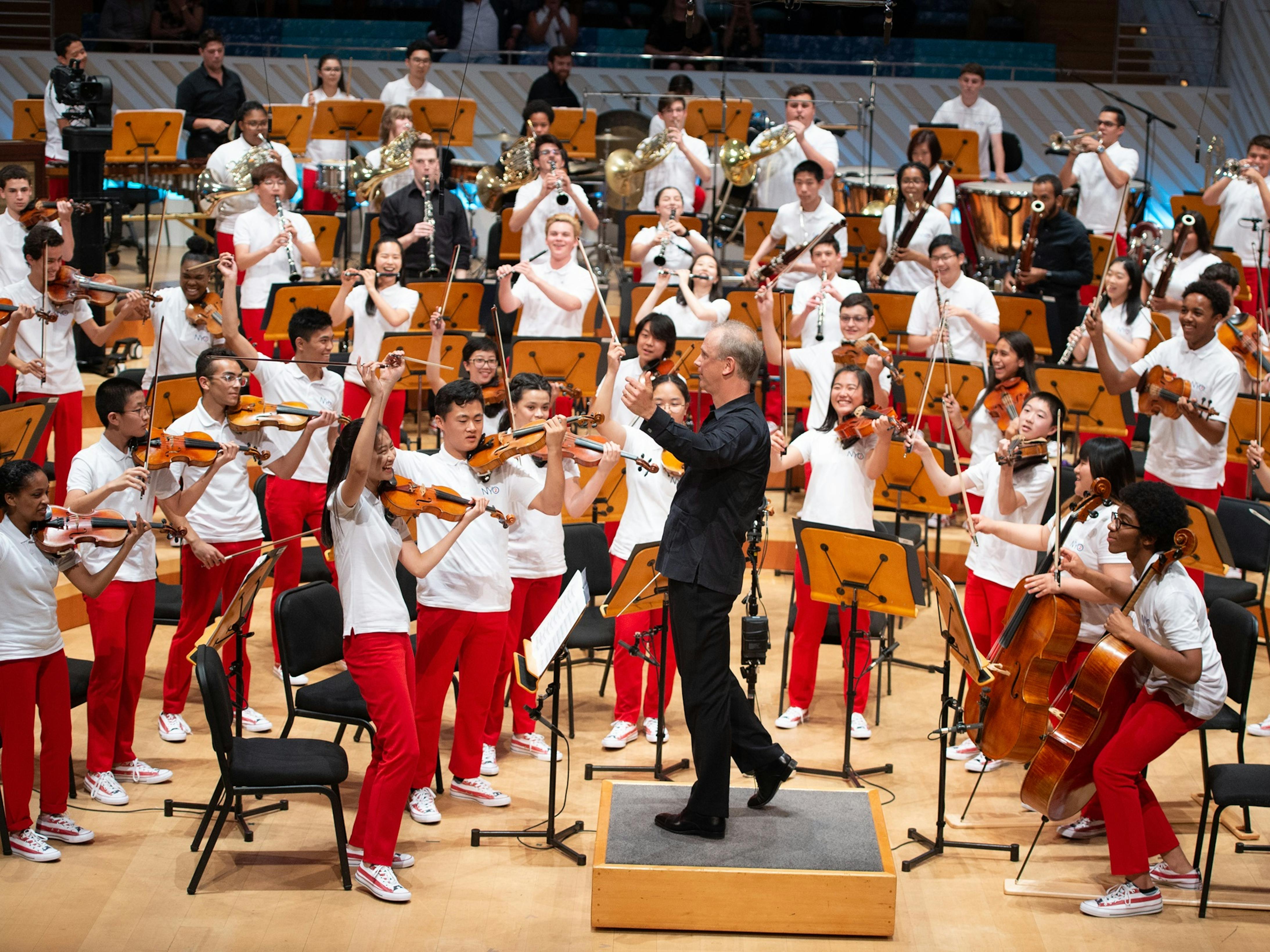 Carlos Miguel Prieto conducts NYO2
