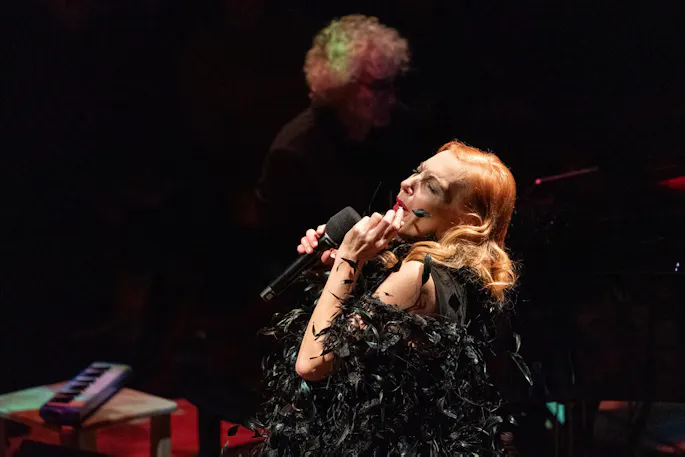 Ute Lemper singing