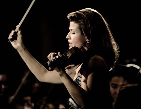 Anne-Sophie Mutter playing the violin.