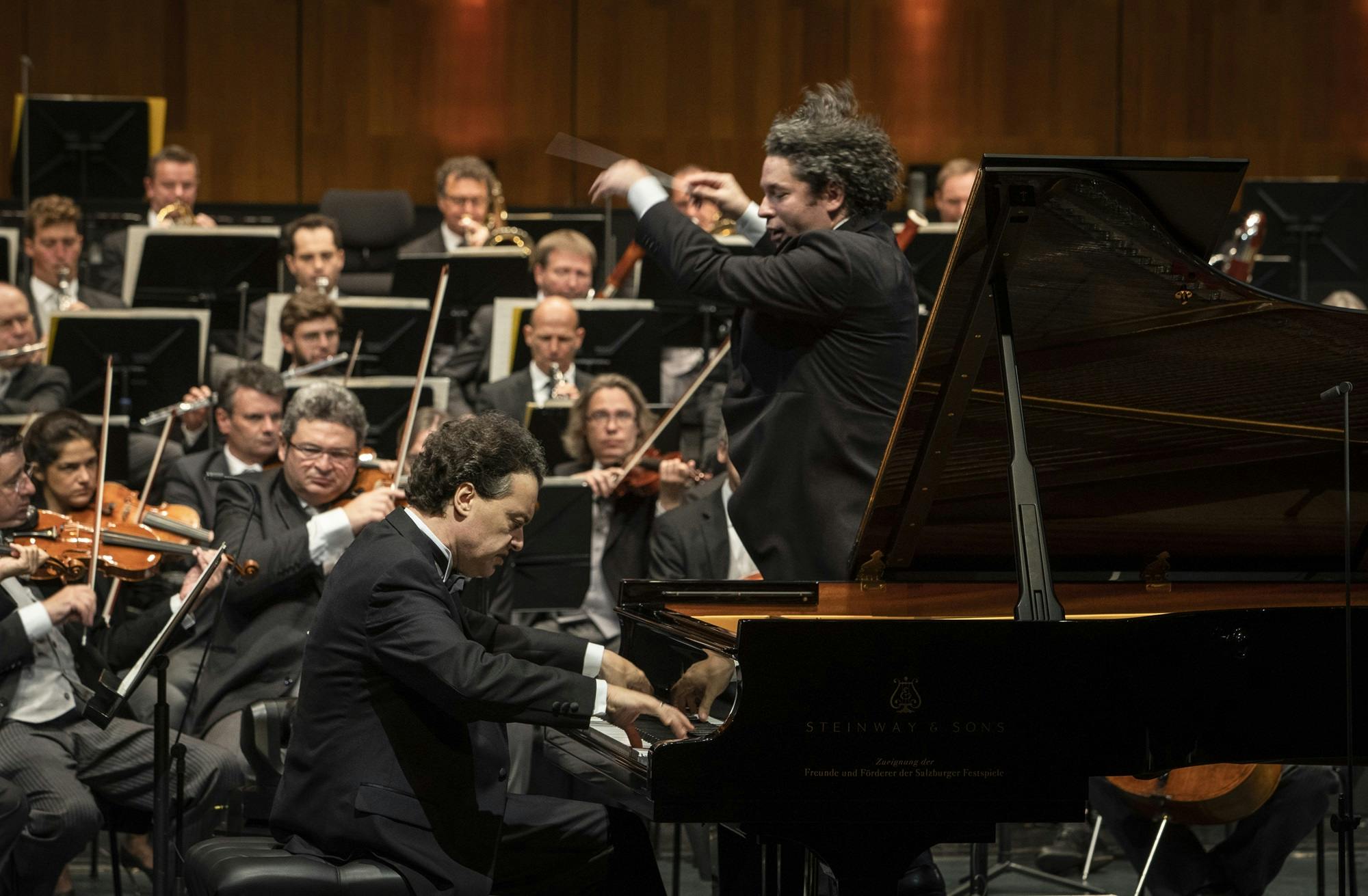 Gustavo Dudamel conducting Evgeny Kissin and the Vienna Philharmonic
