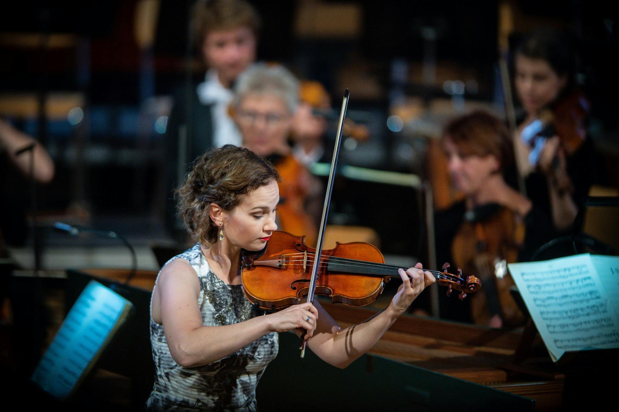 Hilary Hahn playing the violin.