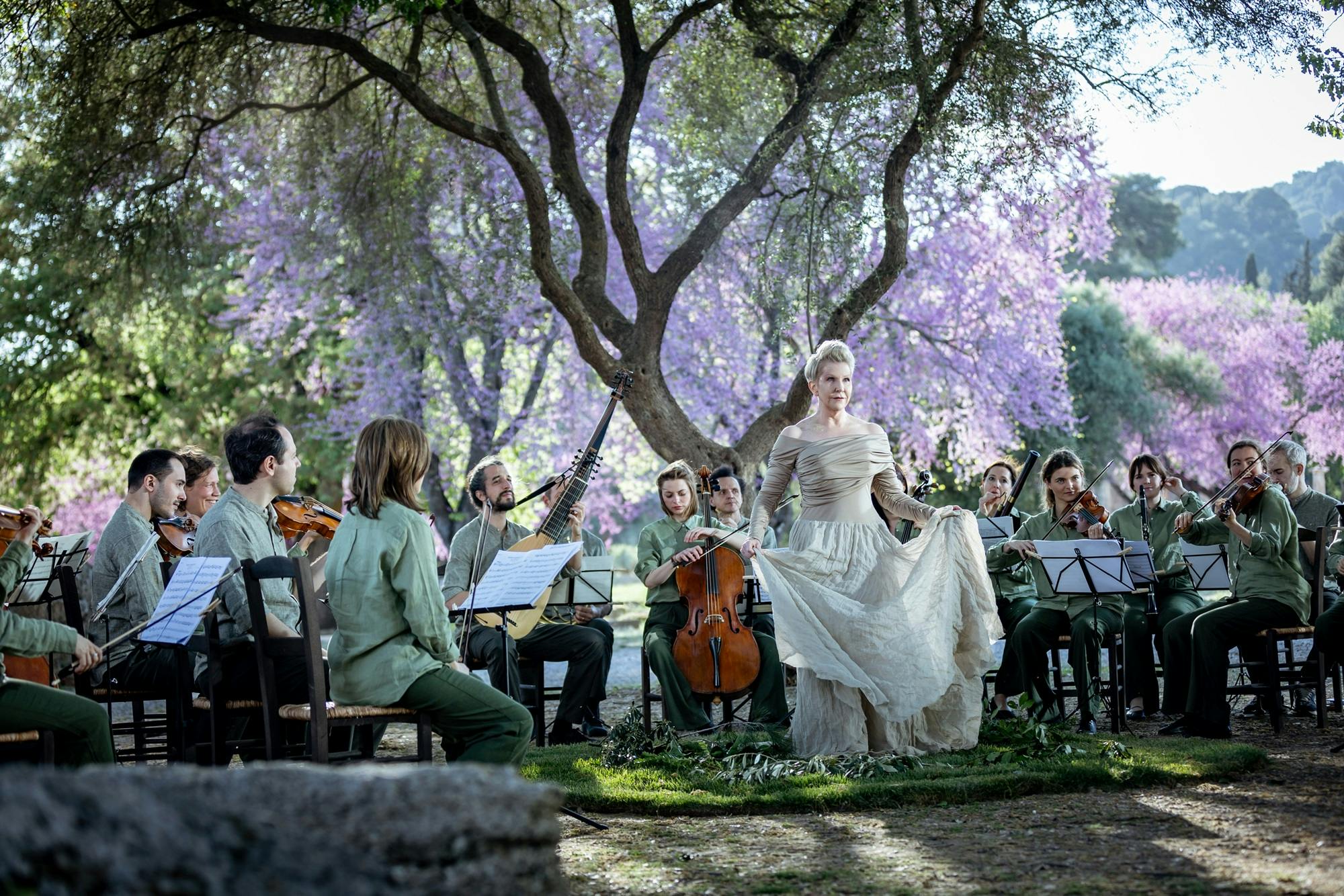 Joyce DiDonato in the ruins of Olympia with an orchestra 