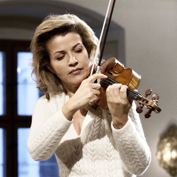 Anne-Sophie Mutter playing the violin