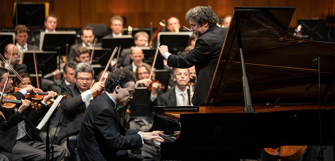 Gustavo Dudamel conducting Evgeny Kissin on stage