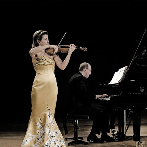 Anne-Sophie Mutter and Lambert Orkis playing violin and piano on stage.
