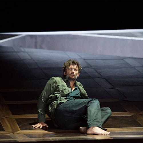 Jonas Kaufmann sitting on the ground and moving backwards