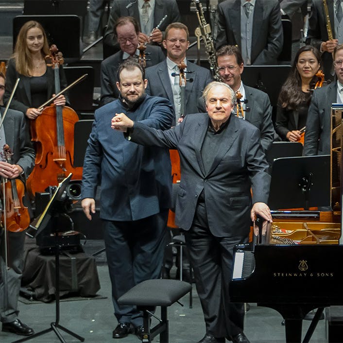 Andris Nelsons and Yefim Bronfman bowing on stage