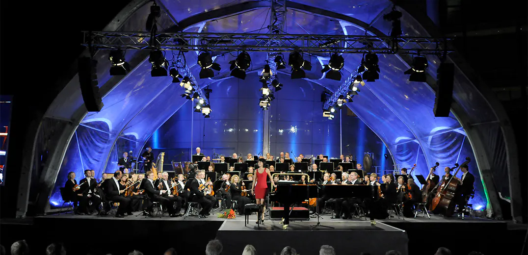 Yuja Wang and Staatskapelle Dresden on stage