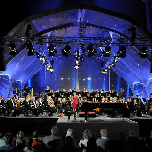 Yuja Wang and Staatskapelle Dresden on stage