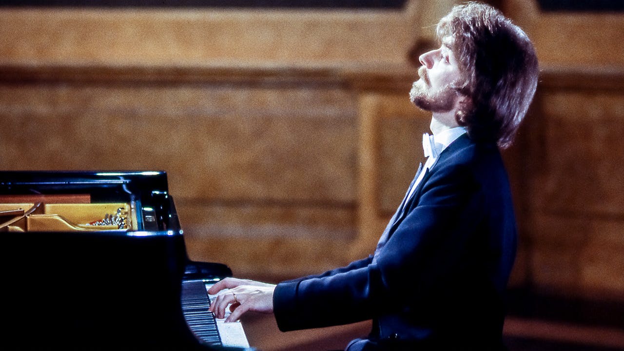 Krystian Zimerman playing the piano