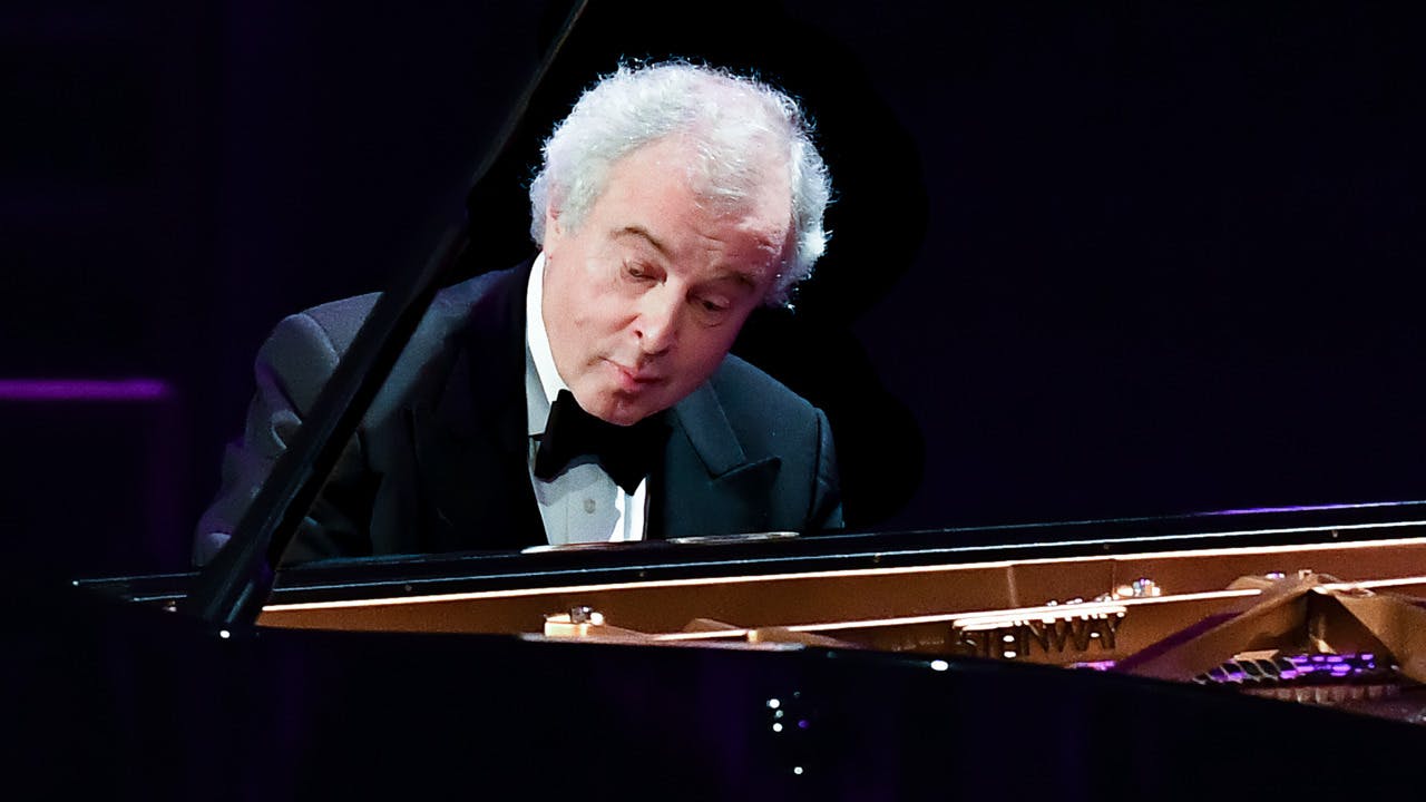Sir András Schiff playing the piano